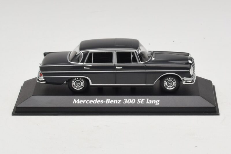 Mercedes 300 SE W112 Lang Sötétszürke Maxichamps 1:43 940035201 Fém