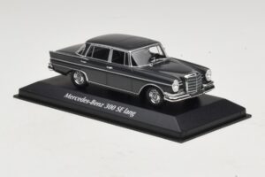 Mercedes 300 SE W112 Lang Sötétszürke Maxichamps 1:43 940035201 Fém – 3. kép a 5-ből