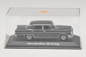 Mercedes 300 SE W112 Lang Sötétszürke Maxichamps 1:43 940035201 Fém – 4. kép a 5-ből