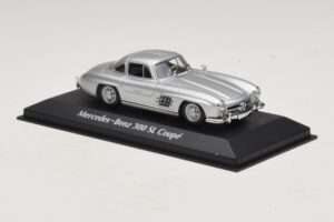 Mercedes 300 SL W198 Ezüst Maxichamps 1:43 940039000 Diecast – 3. kép a 5-ből