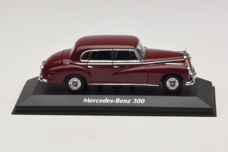 Mercedes 300 W186 Sötétpiros Maxichamps 1:43 Mercedes 300 W186 Sötétpiros Maxichamps 1:43 940039060 Fém