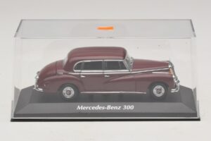 Mercedes 300 W186 Sötétpiros Maxichamps 1:43 940039060 Fém – 4. kép a 5-ből