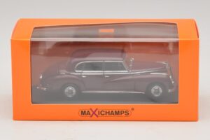 Mercedes 300 W186 Sötétpiros Maxichamps 1:43 940039060 Fém – 5. kép a 5-ből