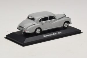 Mercedes 300 W186 Szürke Maxichamps 1:43 940039061 Diecast – 2. kép a 5-ből