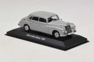 Mercedes 300 W186 Szürke Maxichamps 1:43 940039061 Diecast – 3. kép a 5-ből
