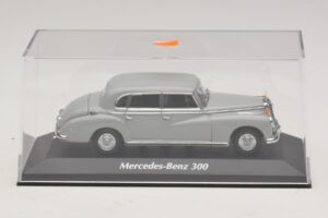 Mercedes 300 W186 Szürke Maxichamps 1:43 940039061 Diecast – 4. kép a 5-ből