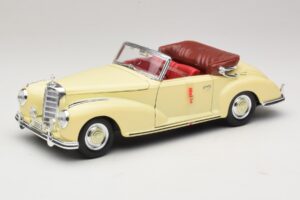 Mercedes 300S Krémszínű Maisto 1:18 31806 Fém