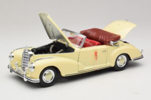 Mercedes 300S Krémszínű Maisto 1:18 31806 Fém – 2. kép a 8-ből