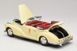 Mercedes 300S Krémszínű Maisto 1:18 31806 Fém – 5. kép a 8-ből