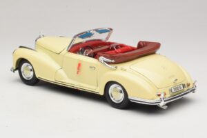 Mercedes 300S Krémszínű Maisto 1:18 31806 Fém – 7. kép a 8-ből