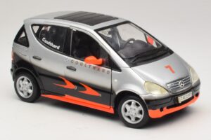 Mercedes A-Class W168 D. Coulthard Ezüst Maisto 1:18 35841 Fém – 6. kép a 8-ből