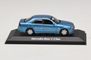 Mercedes C-Class W202 Kék Metál Maxichamps 1:43 940037060 Fém