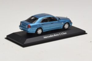 Mercedes C-Class W202 Kék Metál Maxichamps 1:43 940037060 Fém – 2. kép a 5-ből