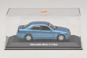 Mercedes C-Class W202 Kék Metál Maxichamps 1:43 940037060 Fém – 4. kép a 5-ből