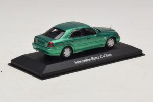 Mercedes C-Class W202 Zöld Metál Maxichamps 1:43 940037061 Fém – 2. kép a 5-ből