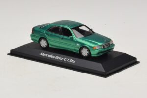 Mercedes C-Class W202 Zöld Metál Maxichamps 1:43 940037061 Fém – 3. kép a 5-ből