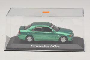 Mercedes C-Class W202 Zöld Metál Maxichamps 1:43 940037061 Fém – 4. kép a 5-ből