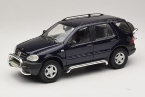 Mercedes ML320 W163 Kék Maisto 1:18 31847 Fém