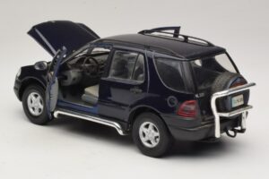 Mercedes ML320 W163 Kék Maisto 1:18 31847 Fém – 5. kép a 8-ből