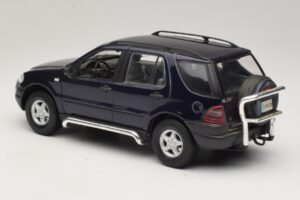 Mercedes ML320 W163 Kék Maisto 1:18 31847 Fém – 7. kép a 8-ből