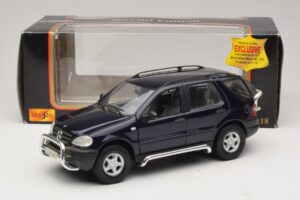 Mercedes ML320 W163 Kék Maisto 1:18 31847 Fém – 8. kép a 8-ből