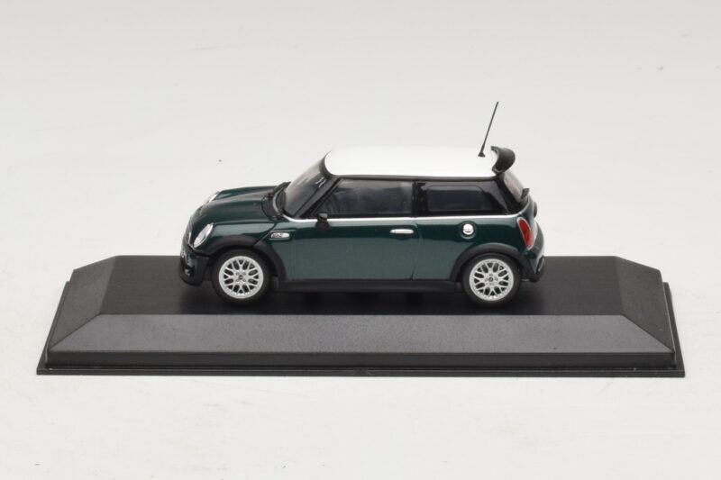 Mini Cooper One R50 Aero Green Fehér Tetővel Minichamps 1:43 Mini Cooper One R50 Aero Green Fehér Tetővel Minichamps 1:43 MINI011 Diecast