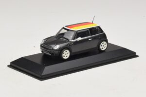 Mini Cooper One R50 Zöld Német Zászlóval Minichamps 1:43 MINI033 Fém – 2. kép a 5-ből