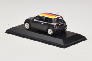 Mini Cooper One R50 Zöld Német Zászlóval Minichamps 1:43 MINI033 Fém – 3. kép a 5-ből