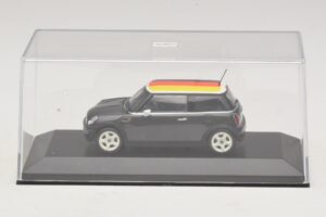 Mini Cooper One R50 Zöld Német Zászlóval Minichamps 1:43 MINI033 Fém – 4. kép a 5-ből