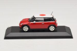 Mini Cooper One R50 Piros Japán Zászlóval Minichamps 1:43 MINI034 Fém