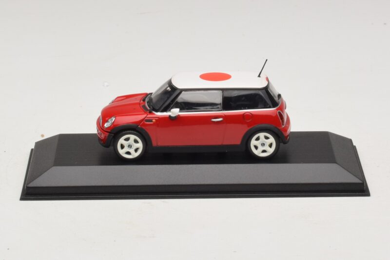 Mini Cooper One R50 Piros Japán Zászlóval Minichamps 1:43 MINI034 Fém