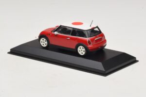 Mini Cooper One R50 Piros Japán Zászlóval Minichamps 1:43 MINI034 Fém – 3. kép a 5-ből