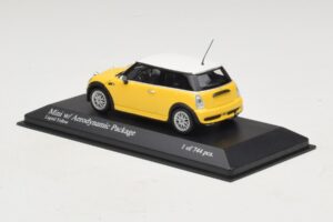 Mini Cooper One R50 Aero Csomaggal Sárga Minichamps 1:43 431138274 Fém – 3. kép a 4-ből