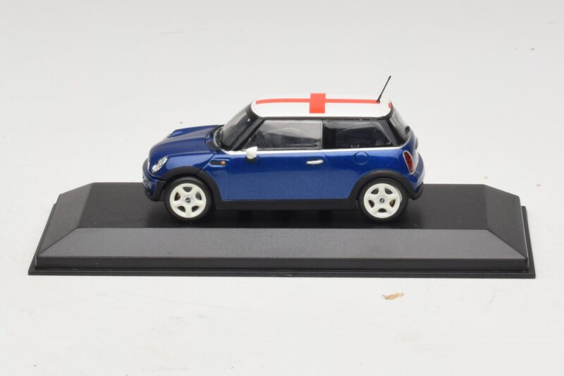 Mini Cooper S R53 Kék Angol Zászlóval Minichamps 1:43 Mini Cooper S R53 Kék Angol Zászlóval Minichamps 1:43 MINI012 Diecast