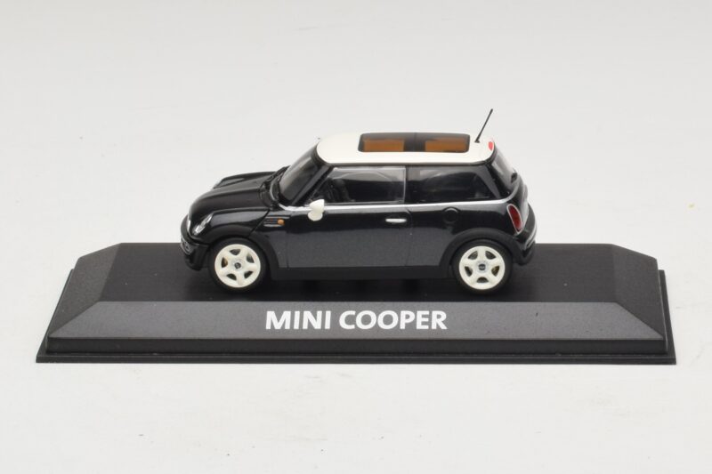 Mini Cooper S R53 Sötétzöld Panorámatetővel Minichamps 1:43 Mini Cooper S R53 Sötétzöld Panorámatetővel Minichamps 1:43 MINI015 Diecast