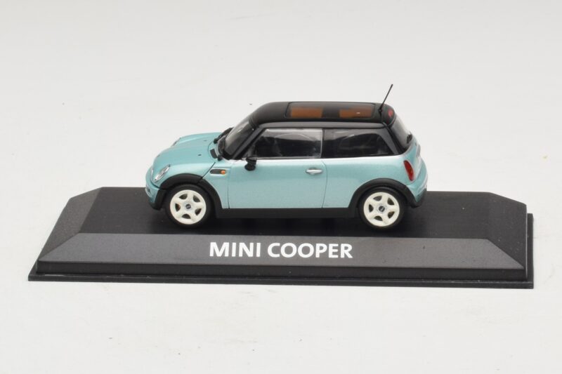 Mini Cooper S R53 Világoskék Metál Fekete Tetővel Minichamps 1:43 MINI030 Fém