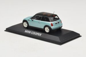 Mini Cooper S R53 Világoskék Metál Fekete Tetővel Minichamps 1:43 MINI030 Fém – 3. kép a 4-ből