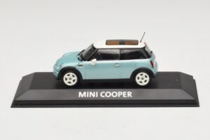 Mini Cooper S R53 Világoskék Metál Panorámatetővel Minichamps 1:43 Mini Cooper S R53 Világoskék Metál Panorámatetővel Minichamps 1:43 MINI018 Fém