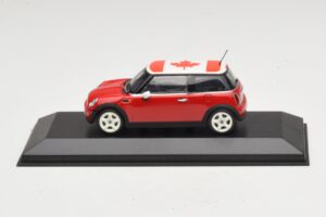 Mini Cooper S R53 Piros Kanadai Zászlóval Minichamps 1:43 MINI017 Fém