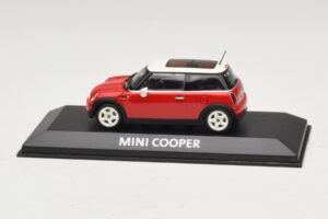 Mini Cooper S R53 Piros Panorámatetővel Minichamps 1:43 Mini Cooper S R53 Piros Panorámatetővel Minichamps 1:43 MINI024 Fém
