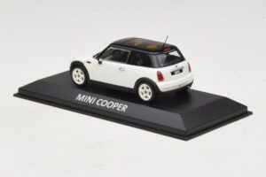Mini Cooper S R53 Fehér Fekete Tetővel Minichamps 1:43 MINI027 Fém – 3. kép a 4-ből