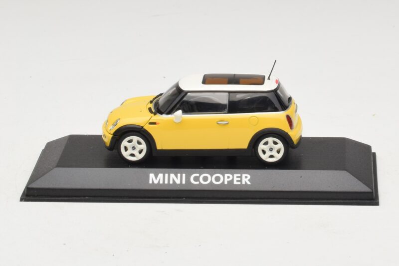 Mini Cooper S R53 Sárga Sárga Panorámatetővel Minichamps 1:43 Mini Cooper S R53 Sárga Sárga Panorámatetővel Minichamps 1:43 MINI029 Diecast