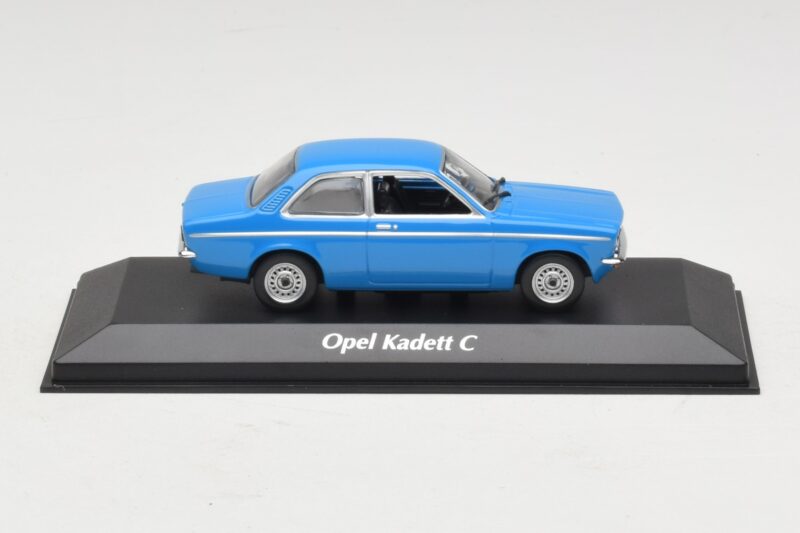 Opel Kadett C Kék Maxichamps 1:43 Opel Kadett C Kék Maxichamps 1:43 940045601 Diecast