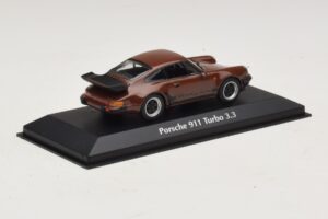 Porsche 911 930 Turbo 3.3 Barna Maxichamps 1:43 940069001 Fém – 2. kép a 5-ből