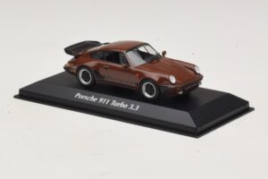 Porsche 911 930 Turbo 3.3 Barna Maxichamps 1:43 940069001 Fém – 3. kép a 5-ből