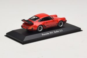 Porsche 911 930 Turbo 3.3 Piros Maxichamps 1:43 940069000 Fém – 2. kép a 5-ből