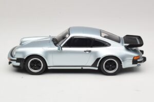 Porsche 911 930 Turbo 3.3 Ezüst KK-Scale 1:18 KKDC181444 Fém – 3. kép a 6-ből