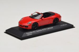 Porsche 911 991.1 Carrera 4 GTS Kabrió Piros Minichamps 1:43 410067330 Fém – 2. kép a 5-ből