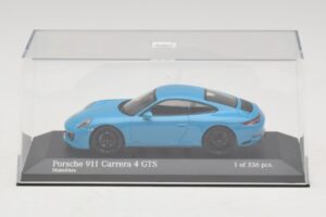 Porsche 911 991.2 Carrera 4 GTS Miami Blue Minichamps 1:43 410067322 Fém – 4. kép a 5-ből