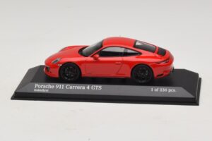 Porsche 911 991.2 Carrera 4 GTS Piros Minichamps 1:43 410067320 Fém